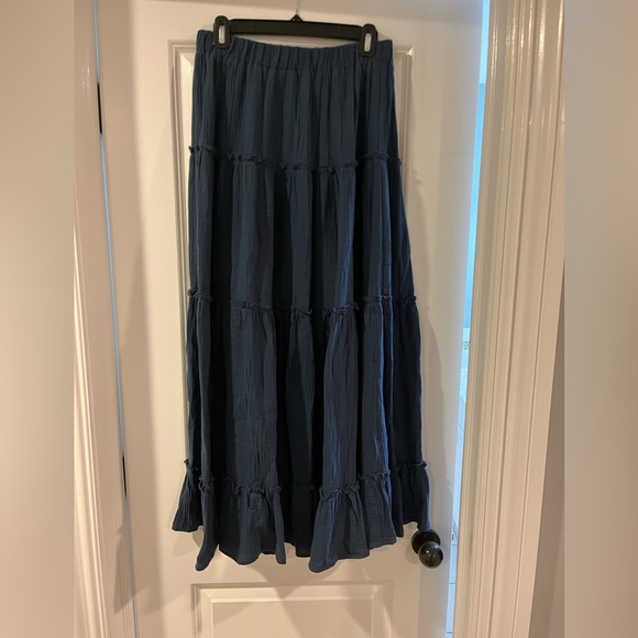 yakira bella ruffle maxi skirt, size medium - Picture 2 of 4
